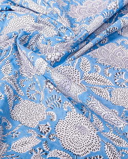 〔1m単位切り売り〕ジャイプル　職人手作り木版染め　色彩美しいボタニカルデザイン〔幅約106cm〕〔水色系　更紗柄〕　おしゃれ　生地　テーブルクロス　手芸素材などへ - サブ5