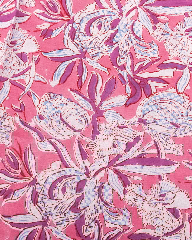 〔1m単位切り売り〕ジャイプル 職人手作り木版染め 色彩美しいボタニカルデザイン〔幅約108cm〕〔ピンク系 更紗柄〕 おしゃれ 生地 テーブルクロス 手芸素材などへ 3 - 1mの長さごとにご購入いただけます。