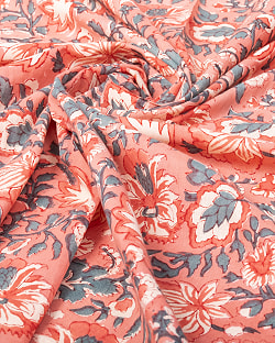 〔1m単位切り売り〕ジャイプル　職人手作り木版染め　色彩美しいボタニカルデザイン〔幅約109cm〕〔サーモンオレンジ系　更紗柄〕　おしゃれ　生地　テーブルクロス　手芸素材などへ - サブ5