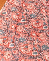 〔1m単位切り売り〕ジャイプル 職人手作り木版染め 色彩美しいボタニカルデザイン〔幅約109cm〕〔サーモンオレンジ系 更紗柄〕 おしゃれ 生地 テーブルクロス 手芸素材などへ