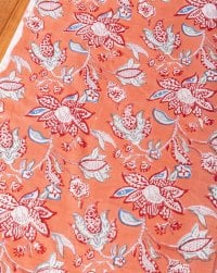 〔1m単位切り売り〕ジャイプル 職人手作り木版染め 色彩美しいボタニカルデザイン〔幅約109cm〕〔サーモンオレンジ系 更紗柄〕 おしゃれ 生地 テーブルクロス 手芸素材などへ