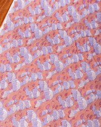 〔1m単位切り売り〕ジャイプル 職人手作り木版染め 色彩美しいボタニカルデザイン〔幅約110cm〕〔サーモン×紫系 波模様〕 おしゃれ 生地 テーブルクロス 手芸素材などへ