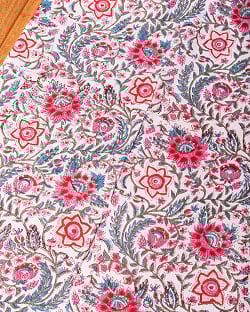 【5個セット】〔1m単位切り売り〕ジャイプル 職人手作り木版染め 色彩美しいボタニカルデザイン〔幅約110cm〕〔グリーン×ピンク系 更紗柄〕 おしゃれ 生地 テーブルクロス 手芸素材などへの写真