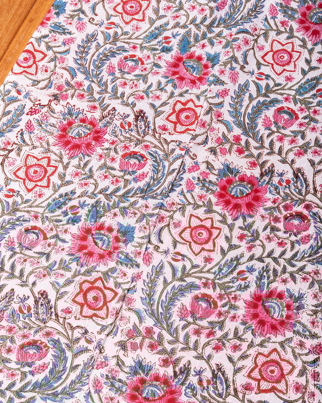 〔1m単位切り売り〕ジャイプル 職人手作り木版染め 色彩美しいボタニカルデザイン〔幅約110cm〕〔グリーン×ピンク系 更紗柄〕 おしゃれ 生地 テーブルクロス 手芸素材などへの写真