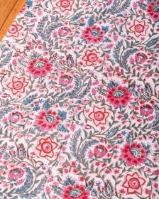 〔1m単位切り売り〕ジャイプル 職人手作り木版染め 色彩美しいボタニカルデザイン〔幅約110cm〕〔グリーン×ピンク系 更紗柄〕 おしゃれ 生地 テーブルクロス 手芸素材などへ(MB-RSCLTH-1725)