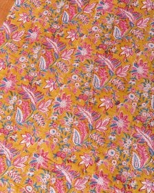 〔1m単位切り売り〕ジャイプル 職人手作り木版染め 色彩美しいボタニカルデザイン〔幅約111cm〕〔黄土×ピンク×青緑系 更紗柄〕 おしゃれ 生地 テーブルクロス 手芸素材などへ(MB-RSCLTH-1727)