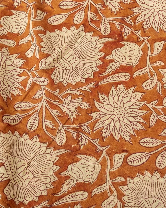 〔1m単位切り売り〕ジャイプル 職人手作り木版染め 色彩美しいボタニカルデザイン〔幅約110cm〕〔ブラウン系 更紗柄〕 おしゃれ 生地 テーブルクロス 手芸素材などへ 3 - 1mの長さごとにご購入いただけます。