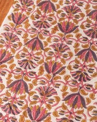 〔1m単位切り売り〕ジャイプル 職人手作り木版染め 色彩美しいボタニカルデザイン〔幅約110cm〕〔黒×ピンク×茶系 更紗柄〕 おしゃれ 生地 テーブルクロス 手芸素材などへ