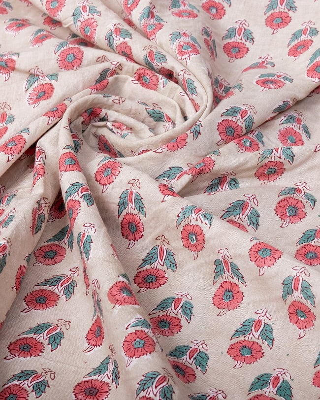 〔1m単位切り売り〕ジャイプル 職人手作り木版染め 色彩美しいボタニカルデザイン〔幅約110cm〕〔薄グリーン系 小花柄〕 おしゃれ 生地 テーブルクロス 手芸素材などへ 5 - 生地の拡大写真です