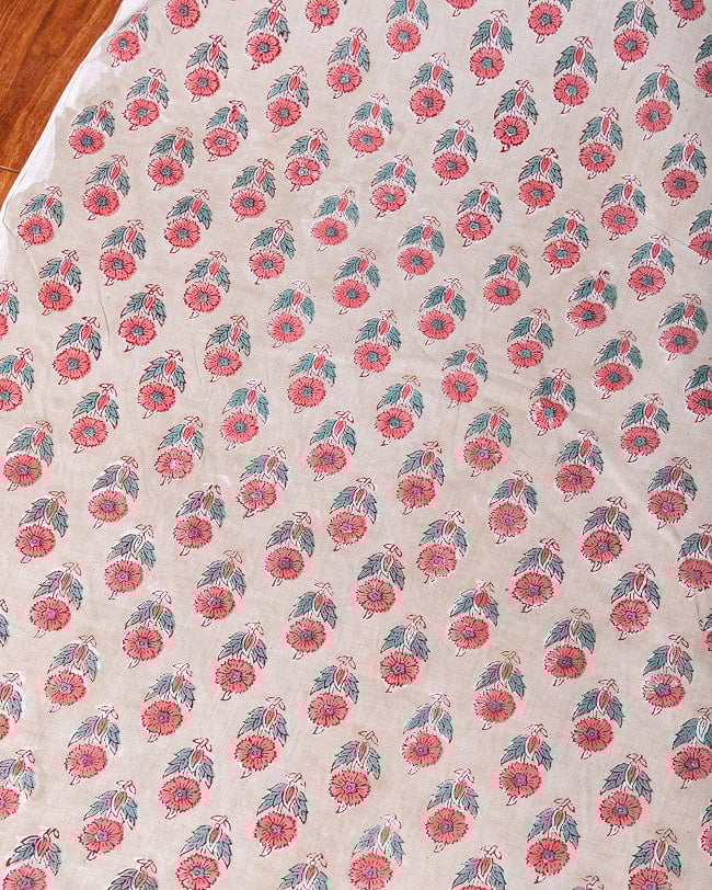 〔1m単位切り売り〕ジャイプル 職人手作り木版染め 色彩美しいボタニカルデザイン〔幅約110cm〕〔薄グリーン系 小花柄〕 おしゃれ 生地 テーブルクロス 手芸素材などへの写真