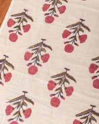 〔1m単位切り売り〕ジャイプル 職人手作り木版染め 色彩美しいボタニカルデザイン〔幅約111cm〕〔薄グリーン系 花柄〕 おしゃれ 生地 テーブルクロス 手芸素材などへ