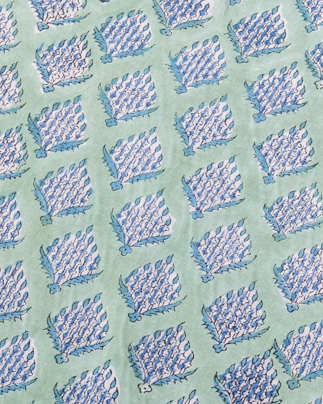 〔1m単位切り売り〕ジャイプル 職人手作り木版染め 色彩美しいボタニカルデザイン〔幅約106cm〕〔ミントグリーン系 小花柄〕 おしゃれ 生地 テーブルクロス 手芸素材などへ 3 - 1mの長さごとにご購入いただけます。