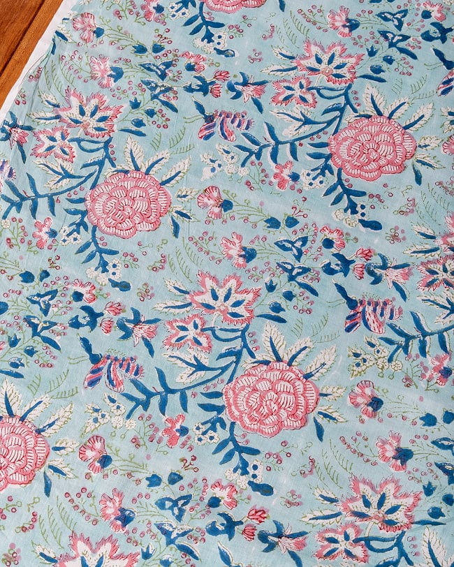 〔1m単位切り売り〕ジャイプル 職人手作り木版染め 色彩美しいボタニカルデザイン〔幅約107cm〕〔ミントブルー系 更紗柄〕 おしゃれ 生地 テーブルクロス 手芸素材などへの写真