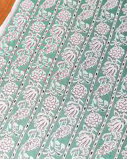 【5個セット】〔1m単位切り売り〕ジャイプル 職人手作り木版染め 色彩美しいボタニカルデザイン〔幅約111cm〕〔ミントグリーン系 更紗柄〕 おしゃれ 生地 テーブルクロス 手芸素材などへの写真