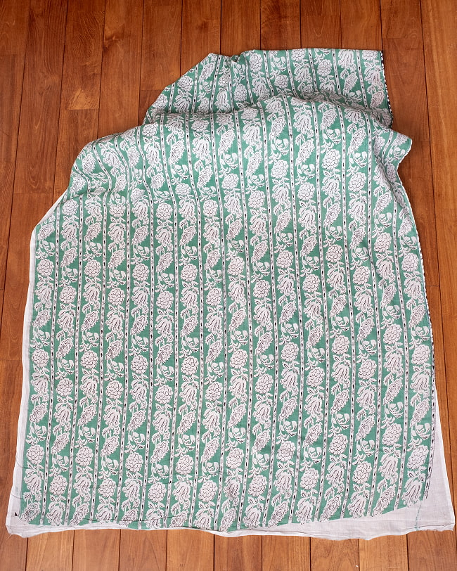 〔1m単位切り売り〕ジャイプル 職人手作り木版染め 色彩美しいボタニカルデザイン〔幅約111cm〕〔ミントグリーン系 更紗柄〕 おしゃれ 生地 テーブルクロス 手芸素材などへ 2 - 生地を広げてみたところです。横幅もしっかりあります。注文個数に応じた長さにカットしてお送りいたします。