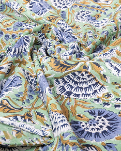 〔1m単位切り売り〕ジャイプル　職人手作り木版染め　色彩美しいボタニカルデザイン〔幅約108cm〕〔グリーン系　更紗柄〕　おしゃれ　生地　テーブルクロス　手芸素材などへ - サブ5