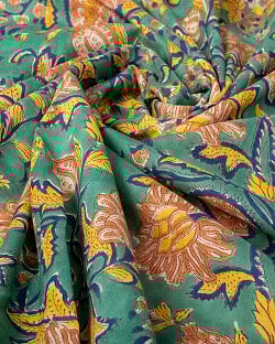 〔1m単位切り売り〕ジャイプル　職人手作り木版染め　色彩美しいボタニカルデザイン〔幅約108cm〕〔グリーン系　更紗柄〕　おしゃれ　生地　テーブルクロス　手芸素材などへ - サブ5