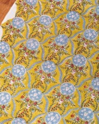 〔1m単位切り売り〕ジャイプル 職人手作り木版染め 色彩美しいボタニカルデザイン〔幅約107cm〕〔黄緑系 更紗柄〕 おしゃれ 生地 テーブルクロス 手芸素材などへ