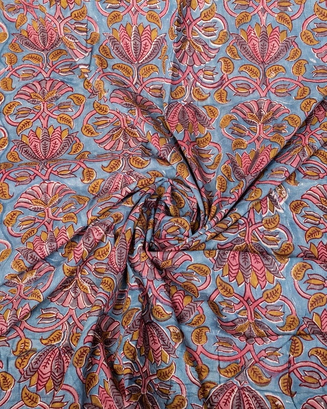 〔1m単位切り売り〕ジャイプル 職人手作り木版染め 色彩美しいボタニカルデザイン〔幅約110cm〕〔グレー系 更紗柄〕 おしゃれ 生地 テーブルクロス 手芸素材などへ 4 - インドならではの布ですね。