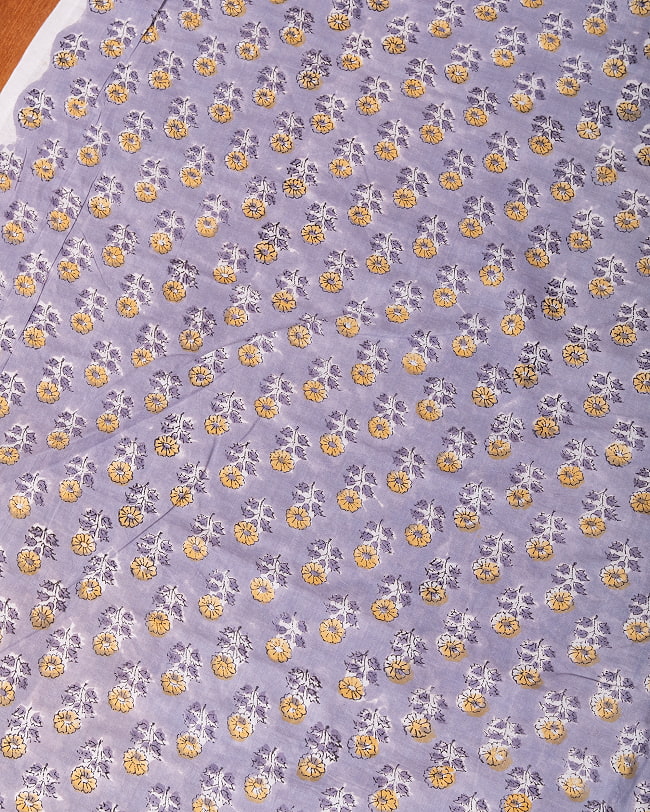 〔1m単位切り売り〕ジャイプル 職人手作り木版染め 色彩美しいボタニカルデザイン〔幅約108cm〕〔グレー系 小花柄〕 おしゃれ 生地 テーブルクロス 手芸素材などへの写真