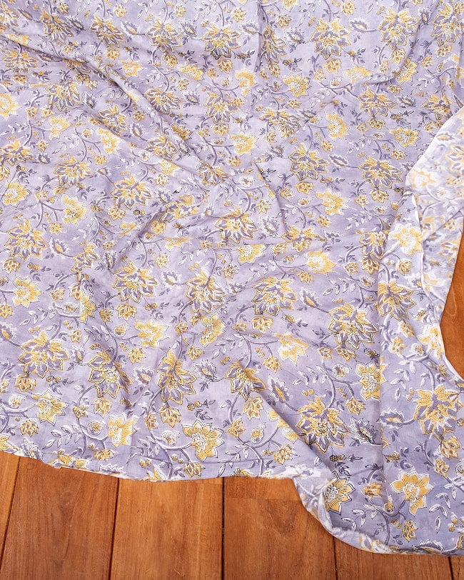 〔1m単位切り売り〕ジャイプル 職人手作り木版染め 色彩美しいボタニカルデザイン〔幅約110cm〕〔グレー系 更紗柄〕 おしゃれ 生地 テーブルクロス 手芸素材などへ 6 - とても良い風合いです