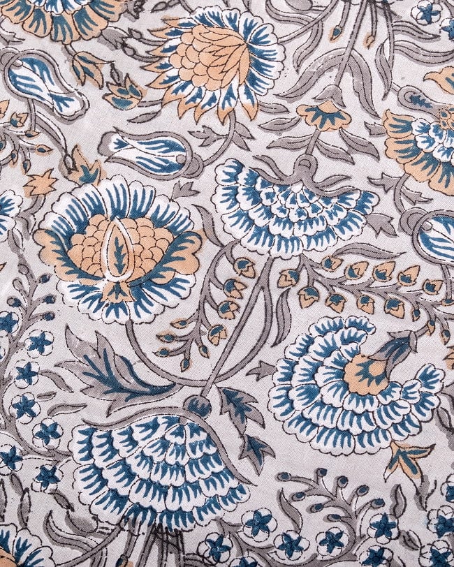 〔1m単位切り売り〕ジャイプル 職人手作り木版染め 色彩美しいボタニカルデザイン〔幅約113cm〕〔薄グレー系 更紗柄〕 おしゃれ 生地 テーブルクロス 手芸素材などへ 3 - 1mの長さごとにご購入いただけます。