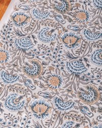 〔1m単位切り売り〕ジャイプル 職人手作り木版染め 色彩美しいボタニカルデザイン〔幅約113cm〕〔薄グレー系 更紗柄〕 おしゃれ 生地 テーブルクロス 手芸素材などへ