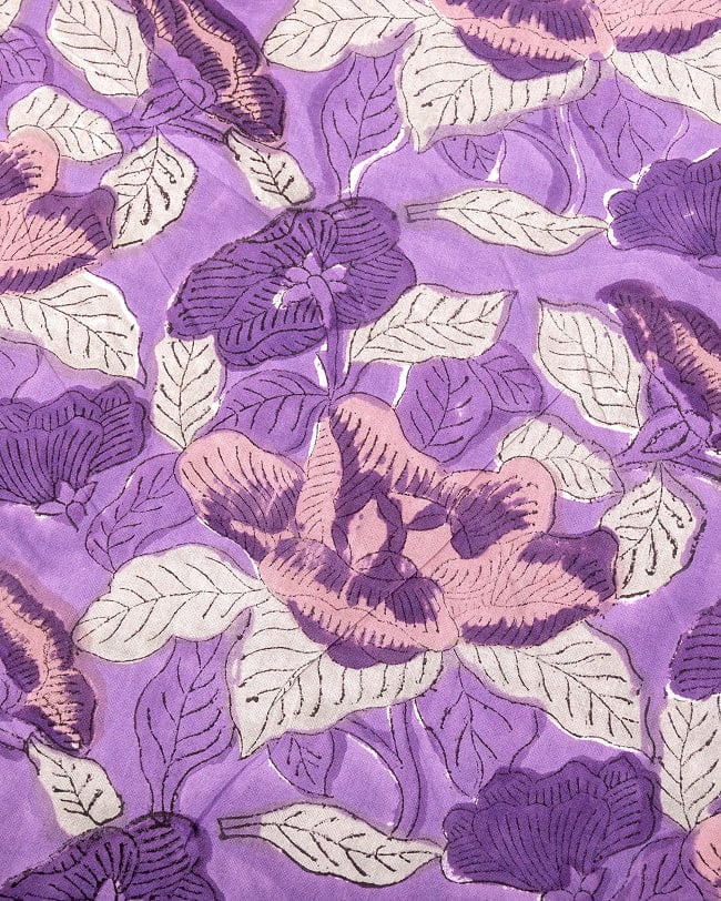 〔1m単位切り売り〕ジャイプル 職人手作り木版染め 色彩美しいボタニカルデザイン〔幅約111cm〕〔パープル系 更紗柄〕 おしゃれ 生地 テーブルクロス 手芸素材などへ 3 - 1mの長さごとにご購入いただけます。