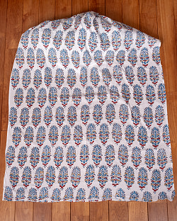 〔1m単位切り売り〕ジャイプル　職人手作り木版染め　色彩美しいボタニカルデザイン〔幅約109cm〕〔白×青×赤×橙系　更紗柄〕　おしゃれ　生地　テーブルクロス　手芸素材などへ - サブ2