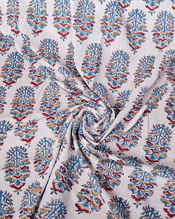 〔1m単位切り売り〕ジャイプル　職人手作り木版染め　色彩美しいボタニカルデザイン〔幅約109cm〕〔白×青×赤×橙系　更紗柄〕　おしゃれ　生地　テーブルクロス　手芸素材などへ - サブ4