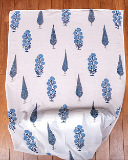 〔1m単位切り売り〕ジャイプル　職人手作り木版染め　色彩美しいボタニカルデザイン〔幅約110cm〕〔白×青系　植物柄〕　おしゃれ　生地　テーブルクロス　手芸素材などへ - サブ2