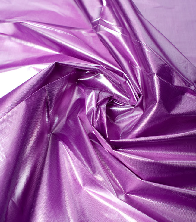 〔1m切り売り〕インドの伝統模様布 - 無地 紫〔幅100cm〕 4 - 光の当たり方によって陰影が生まれます