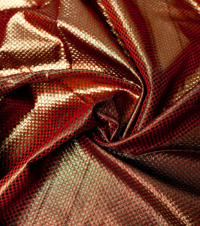 〔1m単位切り売り〕インドの伝統模様布 - ドット柄 樺色〔幅110cm〕 4 - 光の当たり方によって陰影が生まれます