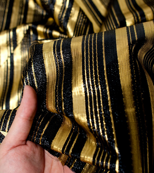 〔1m単位切り売り〕インドの伝統模様布 - ボーダー柄 黒×金〔幅104cm〕 5 - 拡大写真です