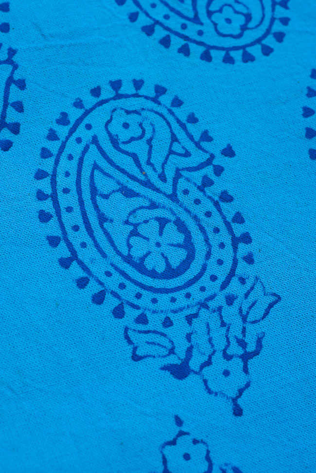 インドの泥染め布 〔長さ2.8m程度×幅95cm程度〕 2 - パターンを拡大してみました。