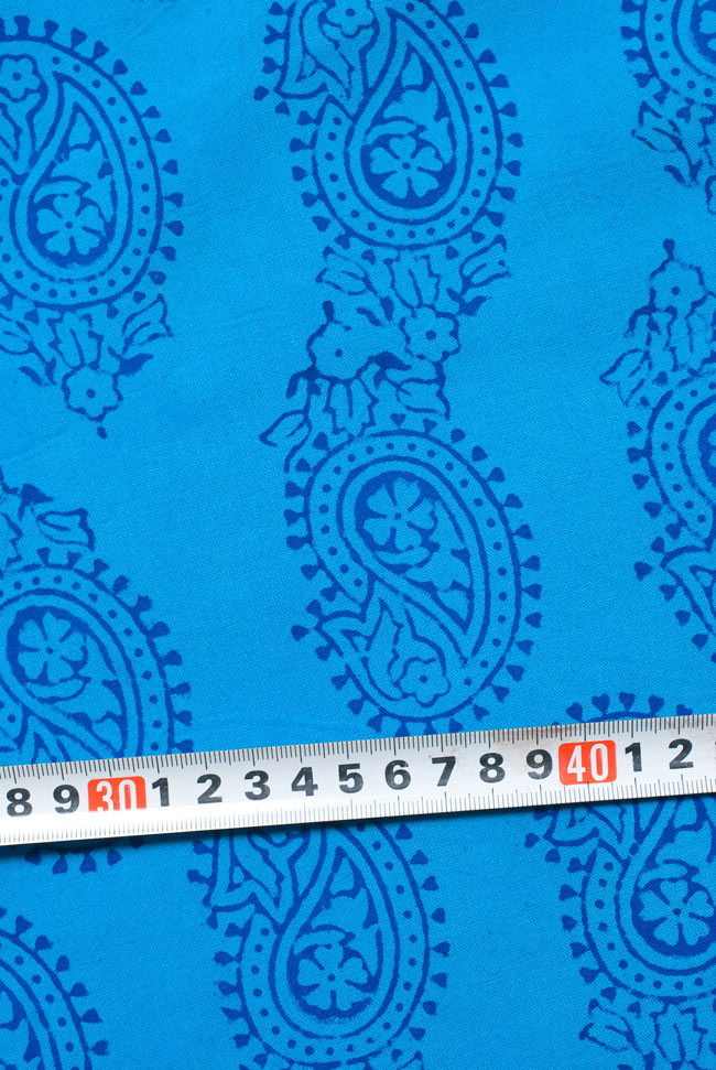 インドの泥染め布 〔長さ2.8m程度×幅95cm程度〕 6 - 柄の大きさがわかるよう、定規と一緒に撮影しました。