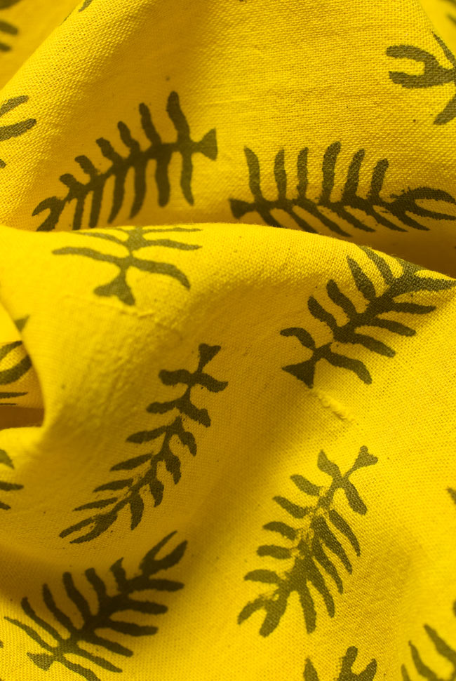 インドの泥染め布 〔長さ2.8m程度×幅95cm程度〕 4 - 柔らかなコットンが魅力的です。