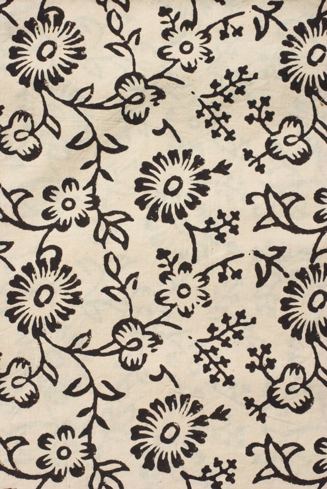 〔1m単位切り売り〕カッチの草木染め布〔幅110cm〕 3 - 模様の繰り広がりを離れて見てみました。