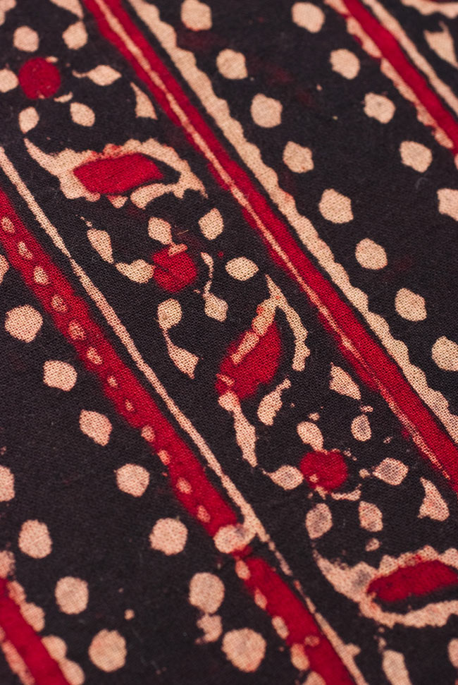 〔縦幅約100~約130cm〕カッチの防染染め布〔横幅約110cm〕 2 - パターンを拡大してみました。