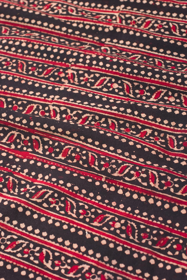 〔縦幅約100~約130cm〕カッチの防染染め布〔横幅約110cm〕の写真