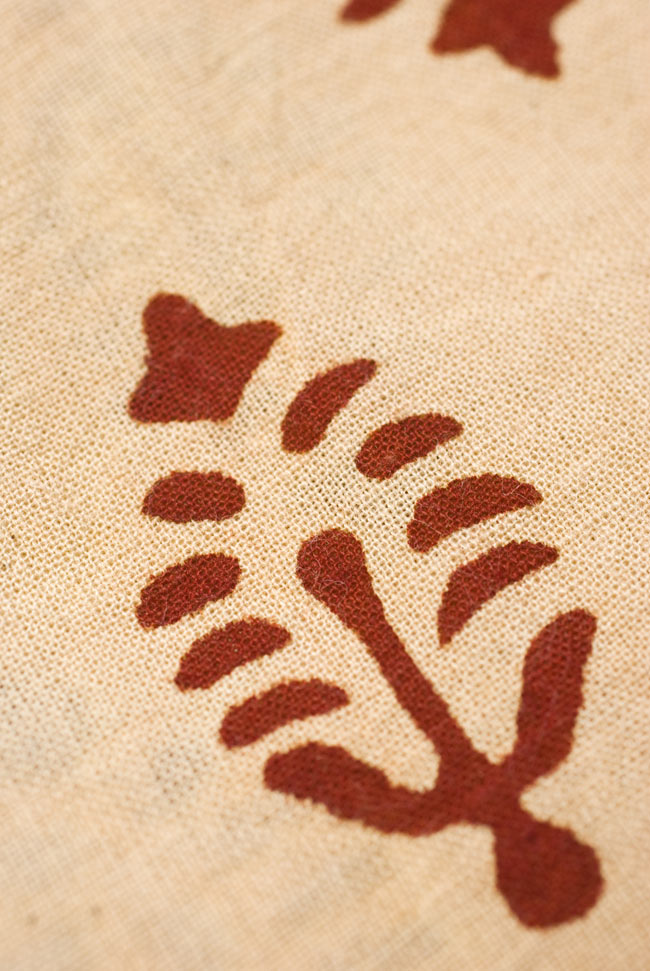 〔1m単位切り売り〕カッチの草木染め布〔幅110cm〕 2 - パターンを拡大してみました。