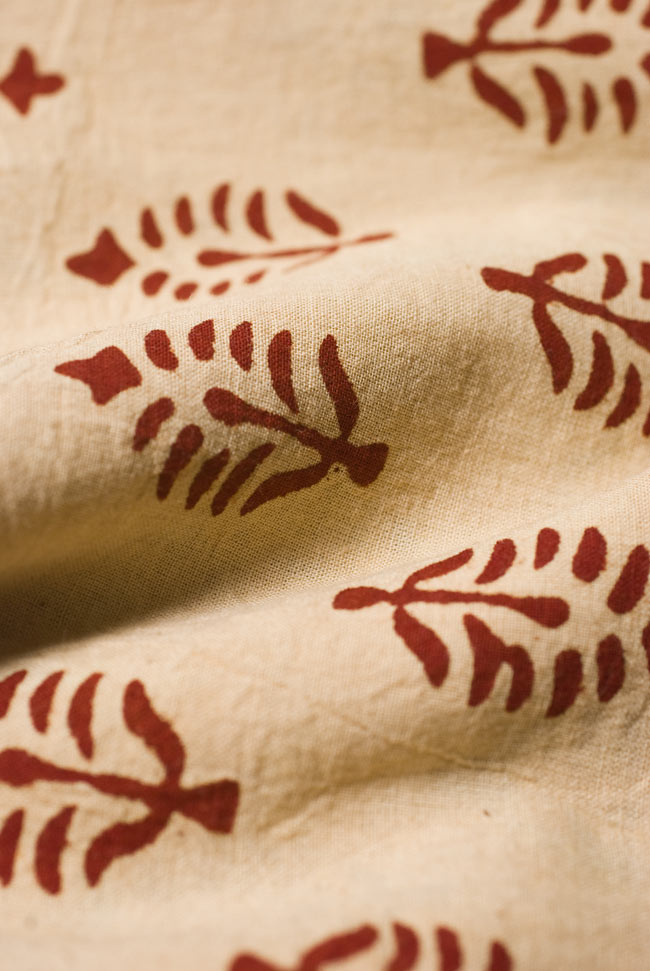 〔1m単位切り売り〕カッチの草木染め布〔幅110cm〕 4 - 柔らかなコットンが魅力的です。