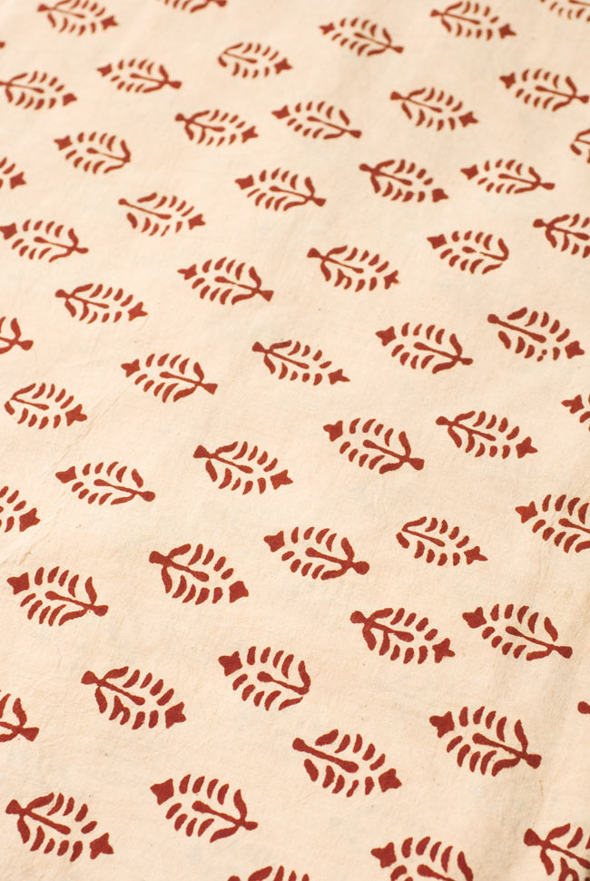 〔1m単位切り売り〕カッチの草木染め布〔幅110cm〕の写真