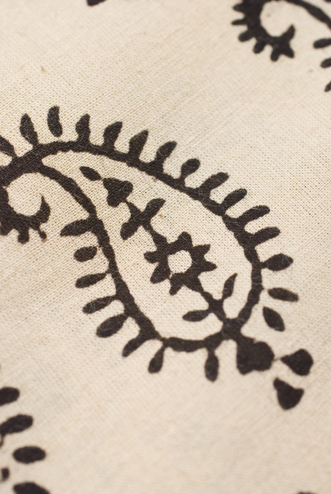 〔1m単位切り売り〕カッチの草木染め布〔幅110cm〕 2 - パターンを拡大してみました。