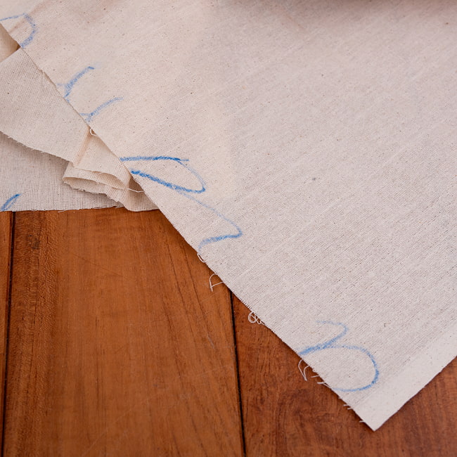〔1m切り売り〕インド綿のナチュラルファブリック〔幅142.5cm〕 8 - 部分的に、現地のメモ書きが直接書かれている場合があります。