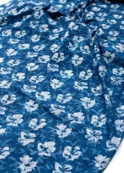〔90cm切り売り〕インディゴブルーの伝統泥染め布 - 花柄〔幅約111cm〕