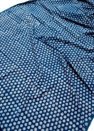 〔90cm切り売り〕インディゴブルーの伝統泥染め布 - 小花柄〔幅約113cm〕