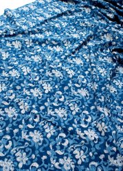 〔90cm切り売り〕インディゴブルーの伝統泥染め布 - 唐草〔幅約110cm〕