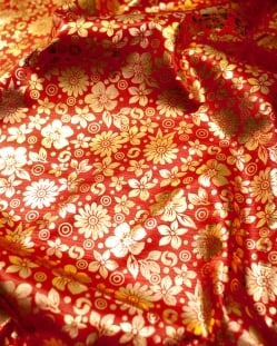 〔1m単位切り売り〕インドの伝統柄ゴールドプリント光沢布〔幅約107cm〕 - サブ3