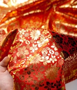 〔1m単位切り売り〕インドの伝統柄ゴールドプリント光沢布〔幅約107cm〕 - サブ5